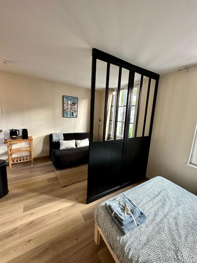 Appartement Bords De L'Eure Charmant Studio Chartres Exterior photo